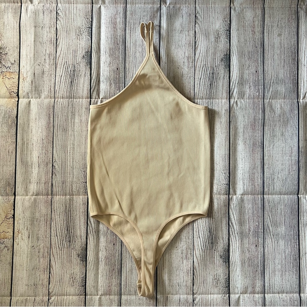 ▪️Fitted Ribbed Bodysuit▪️ - Picture 4 of 5